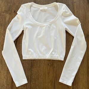 Altar’d State like new white long sleeve crop top size S/M